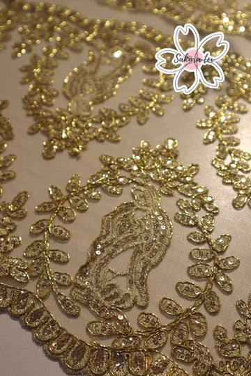 Blonda Bordada con 8 Tiras "María"