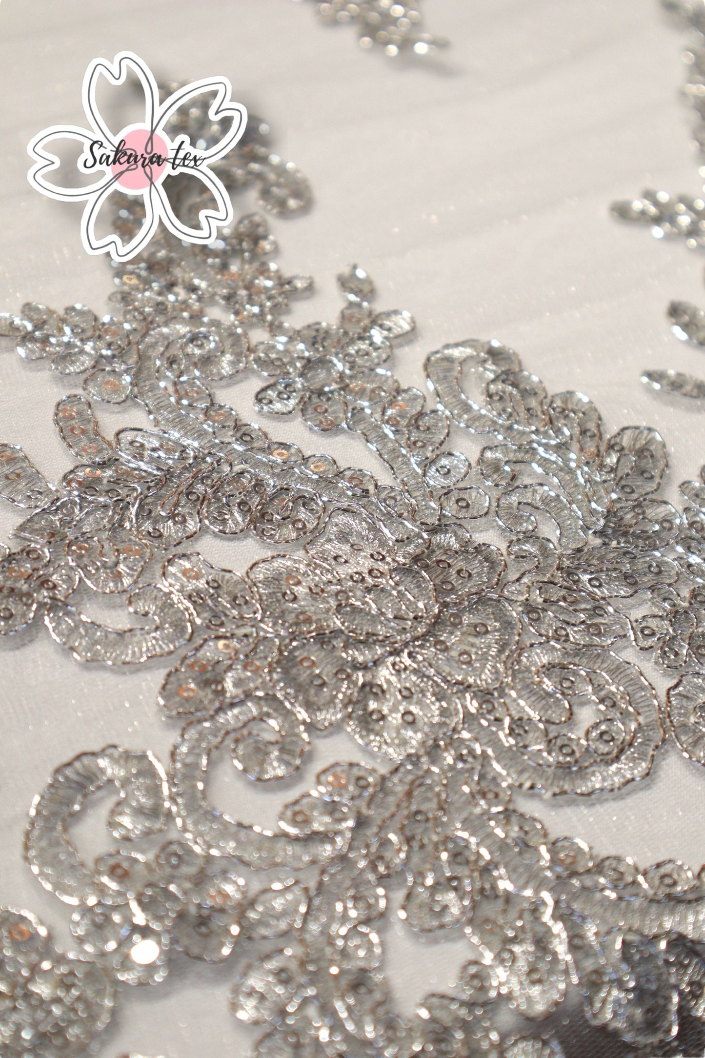 Blonda Bordada con Lentejuelas y 2 Tiras "Gancho"