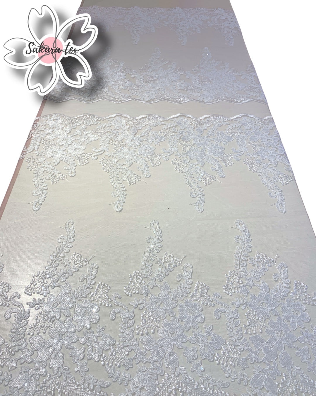 Blonda Bordada con Lentejuelas y 4 Tiras "Pistilos"