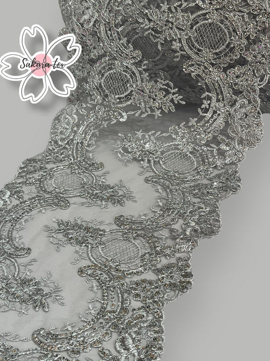 Blonda Bordada con Lentejuelas y 2 Tiras "Oval"