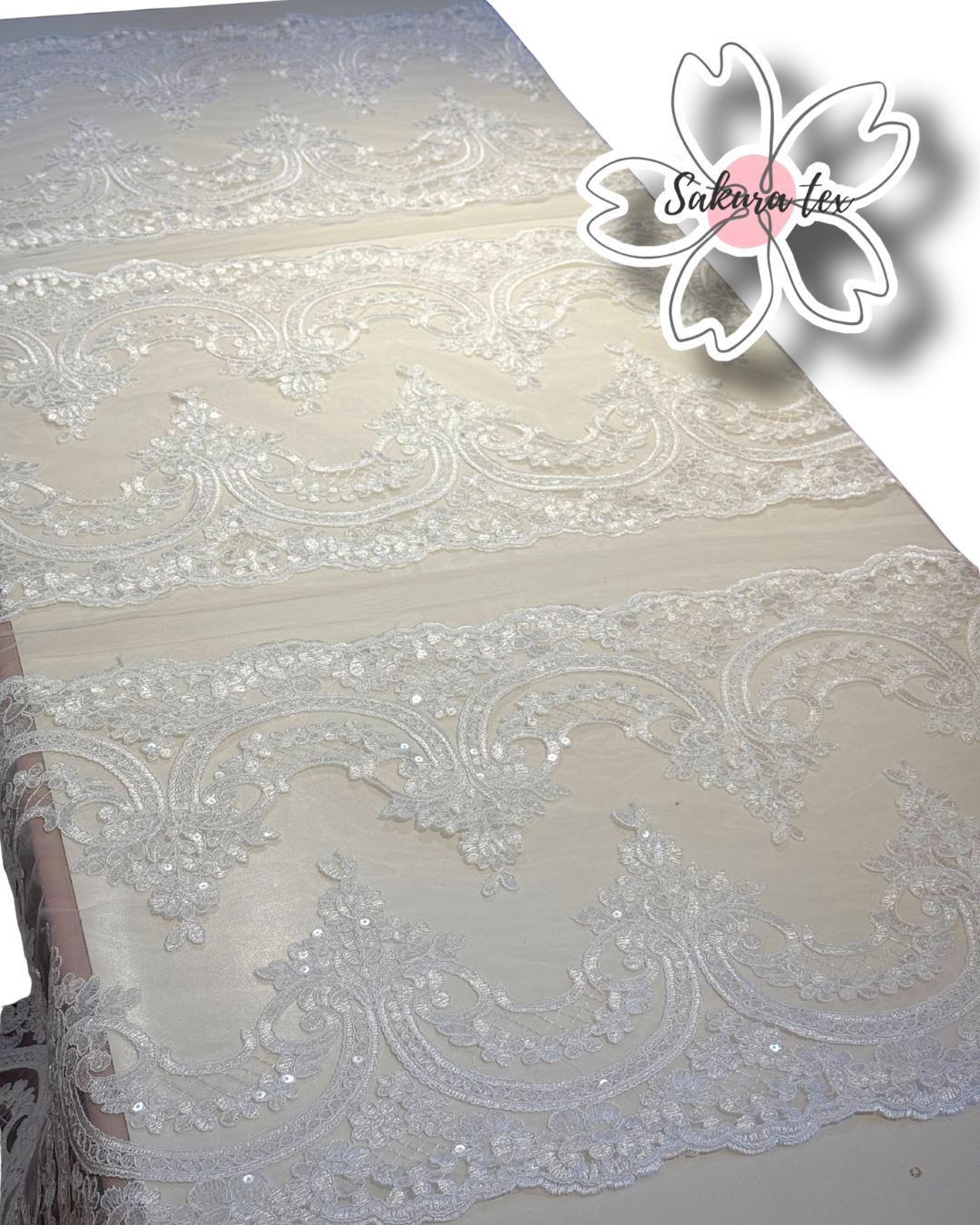 Blonda Bordada con Lentejuelas y 6 Tiras "Arco"