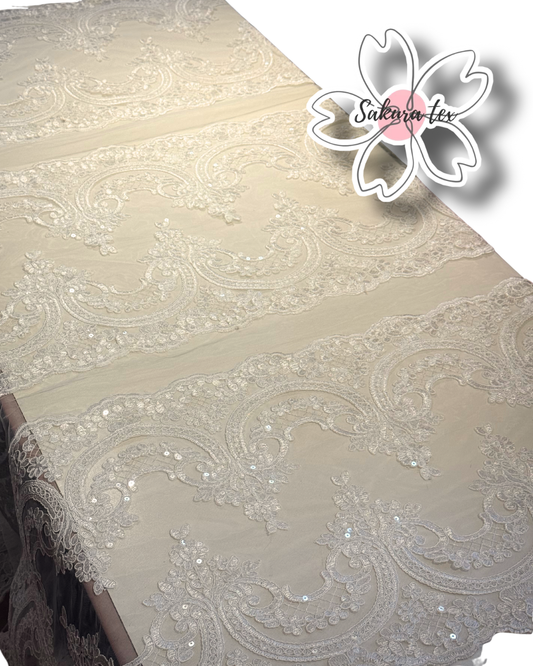 Blonda Bordada con Lentejuelas y 6 Tiras "Arco"