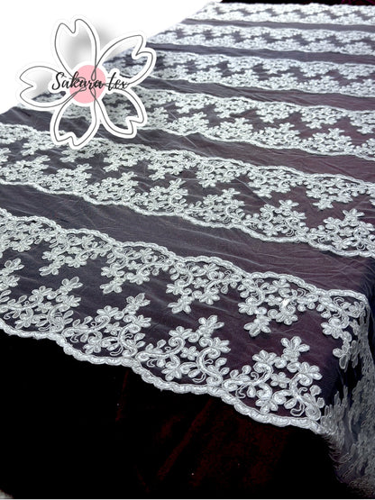 Blonda Bordada con Lentejuelas y 12 Tiras "Kingston"