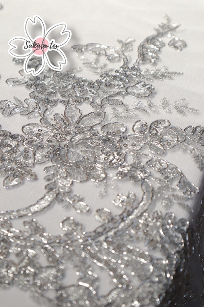 Blonda Bordada con Lentejuelas y 4 Tiras "Rosas"