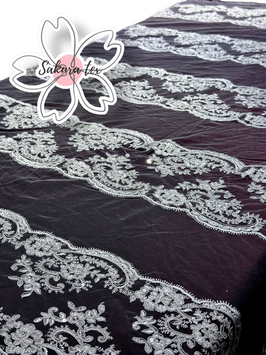 Blonda Bordada con Lentejuelas y 10 Tiras "Lyon"