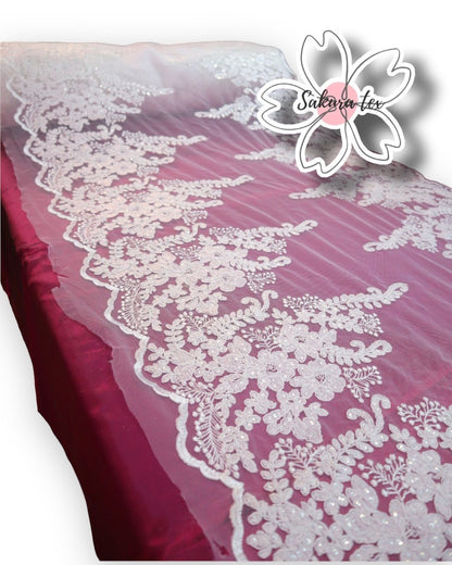 Blonda Bordada con Lentejuelas y 2 Tiras "Pistilos"