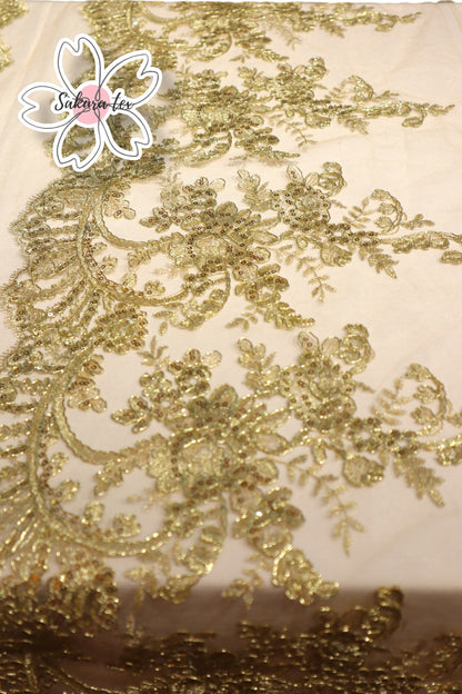 Blonda Bordada con Lentejuelas y 4 Tiras "Rosas"