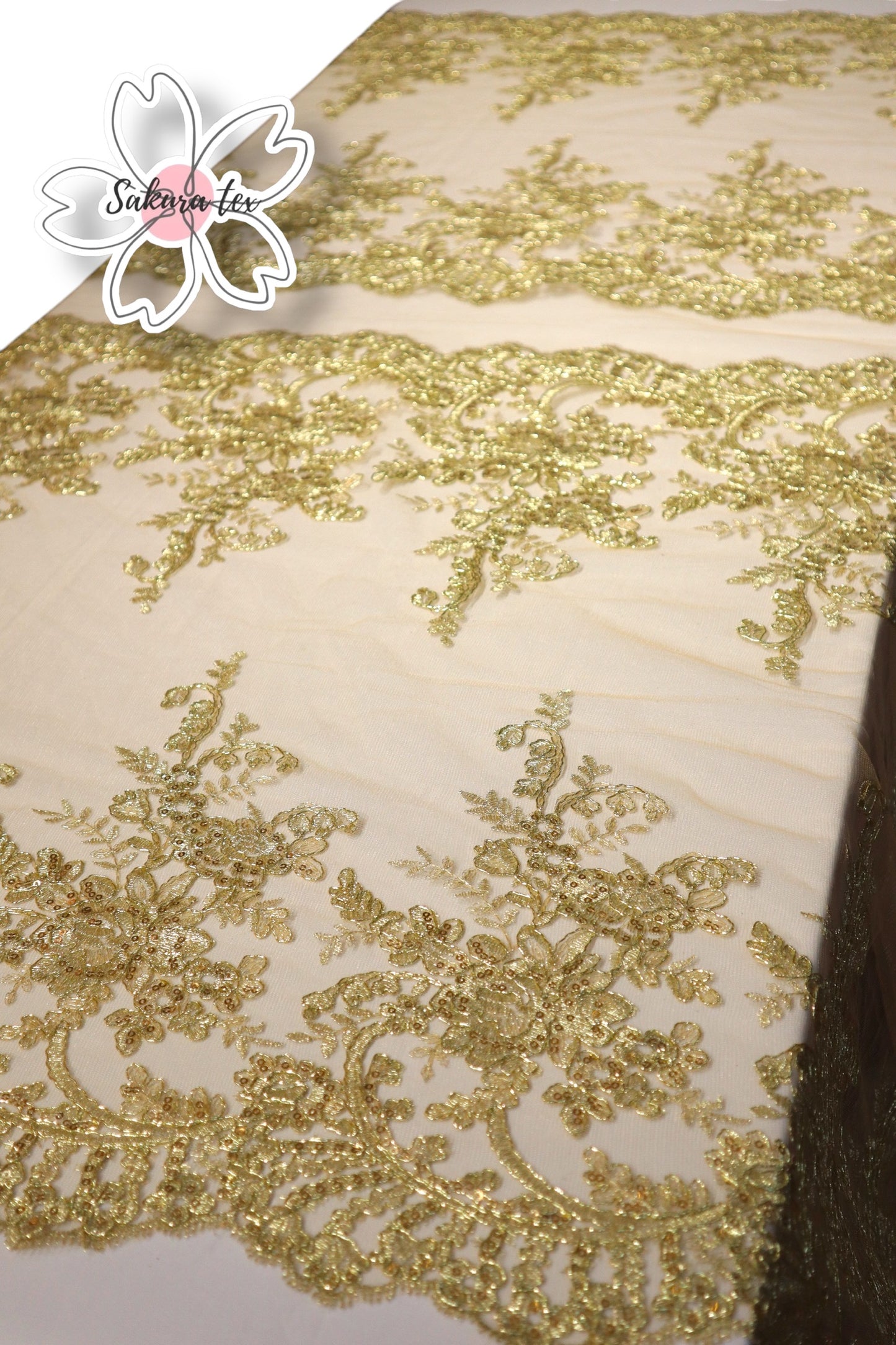 Blonda Bordada con Lentejuelas y 4 Tiras "Rosas"