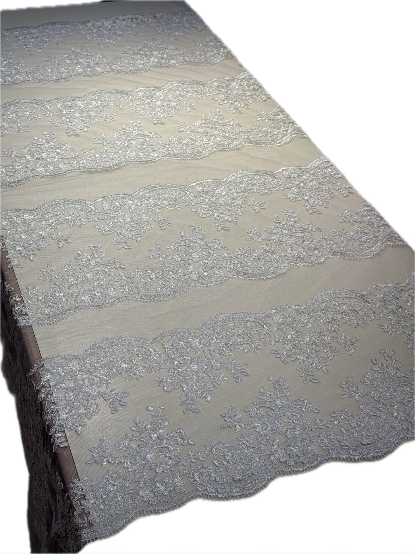 Blonda Bordada con Lentejuelas y 8 Tiras "Lyon"