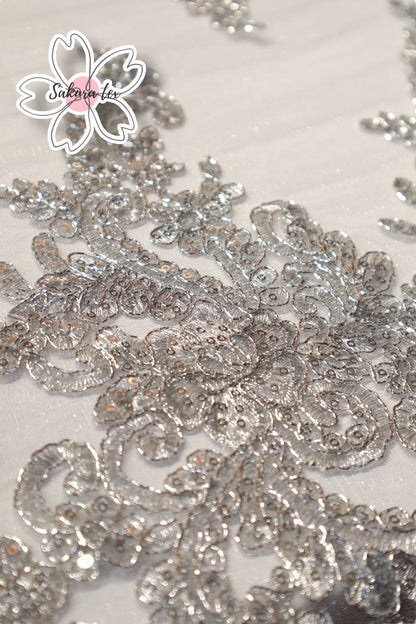 Blonda Bordada con Lentejuelas y 2 Tiras "Gancho"