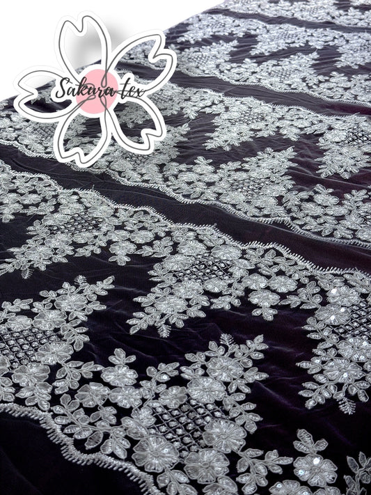 Blonda Bordada con Lentejuela Transparente y 8 Tiras "Le Mans"