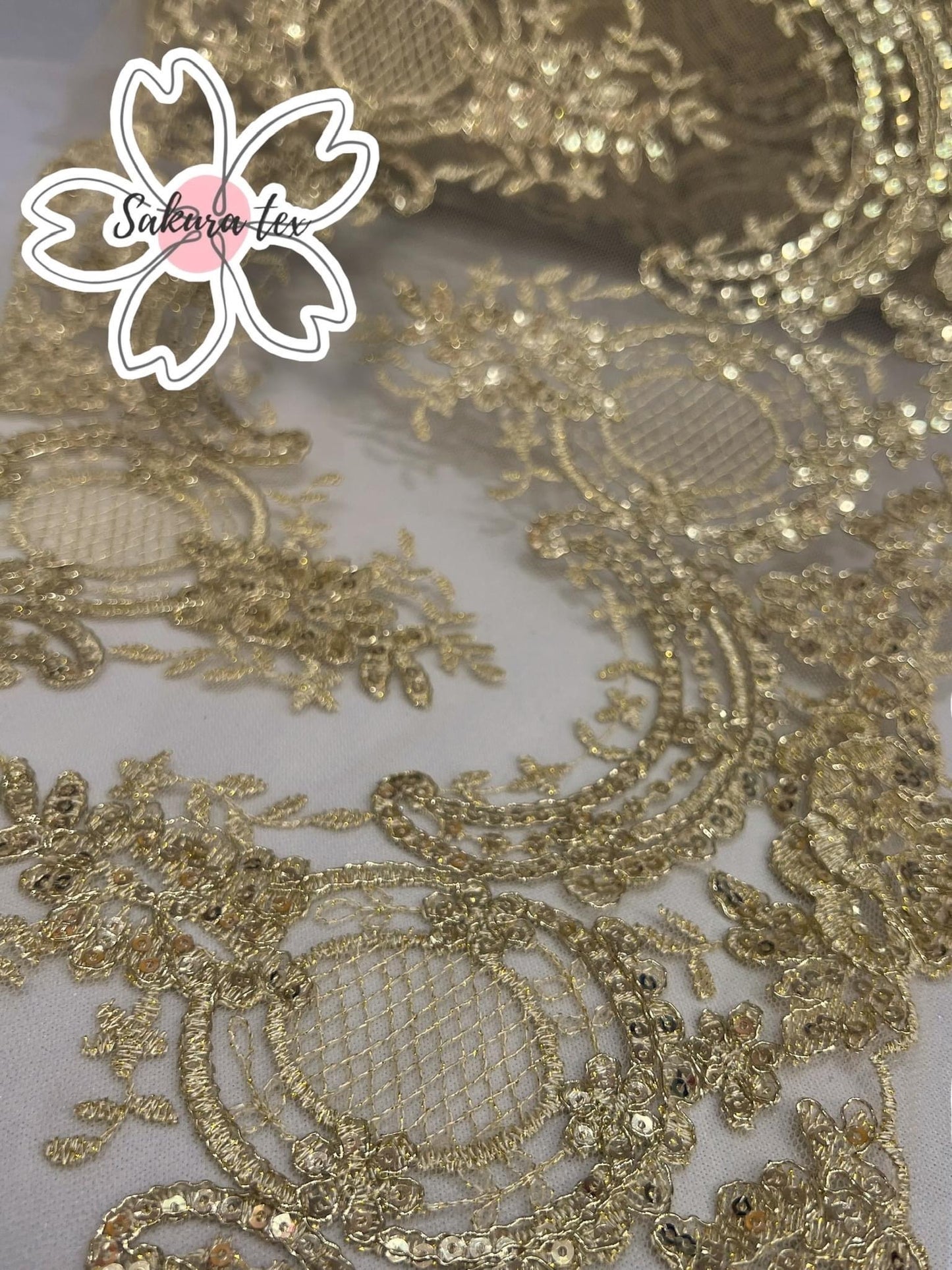 Blonda Bordada con Lentejuelas y 2 Tiras "Oval"