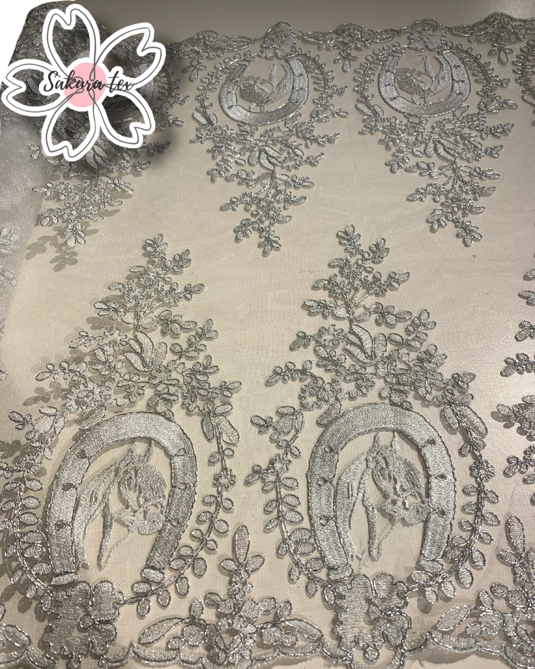 Blonda Bordada con 2 Tiras "Caballos"