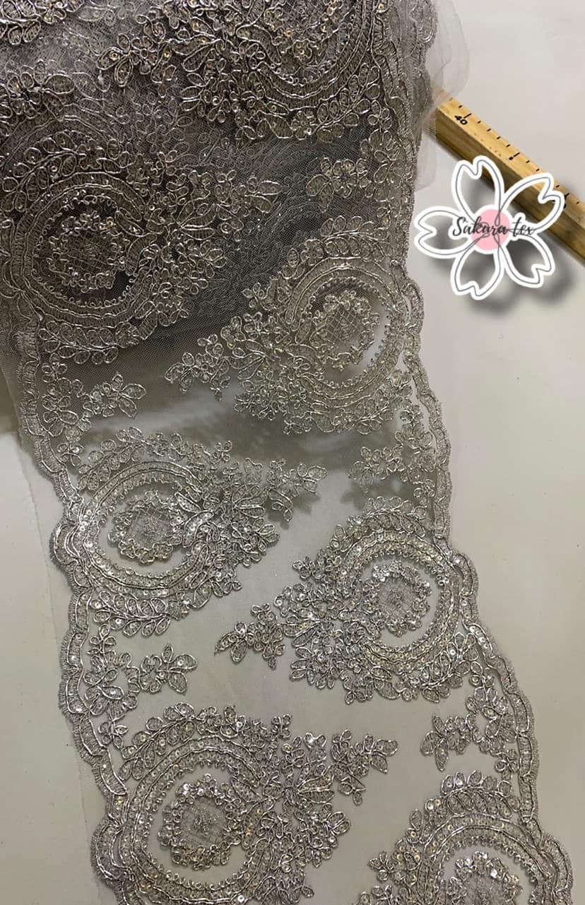 Blonda Bordada con Lentejuelas y 2 Tiras "Mini"