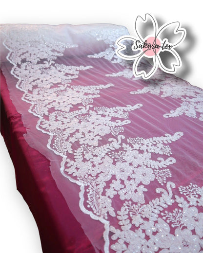 Blonda Bordada con Lentejuelas y 2 Tiras "Pistilos"