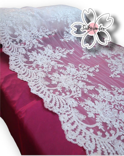 Blonda Bordada con Lentejuelas y 2 Tiras "Rosas"